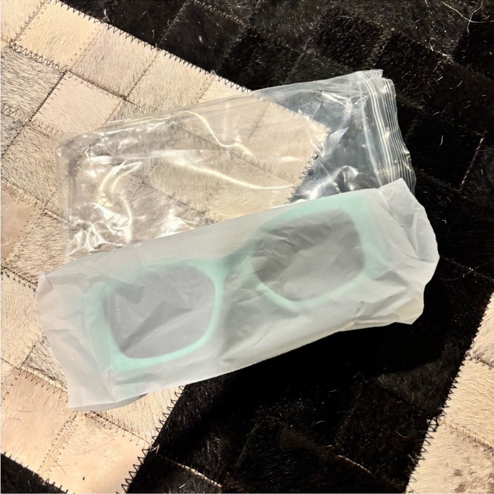 🩵 Tiffany Blue/Mint Green Rectangular Sunglasses… - image 5